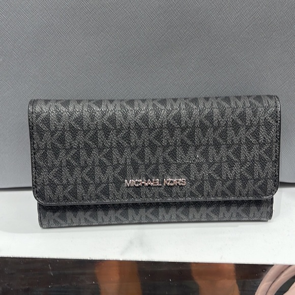 MICHAEL KORS JET SET TRV LARGE TRIFOLD BLACK - Picture 14 of 16